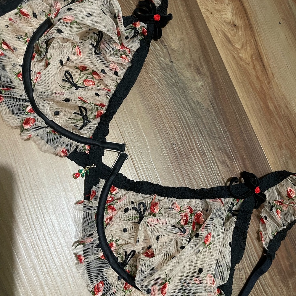 Victoria's Secret Lace Bra Black Intimates Sleepwear